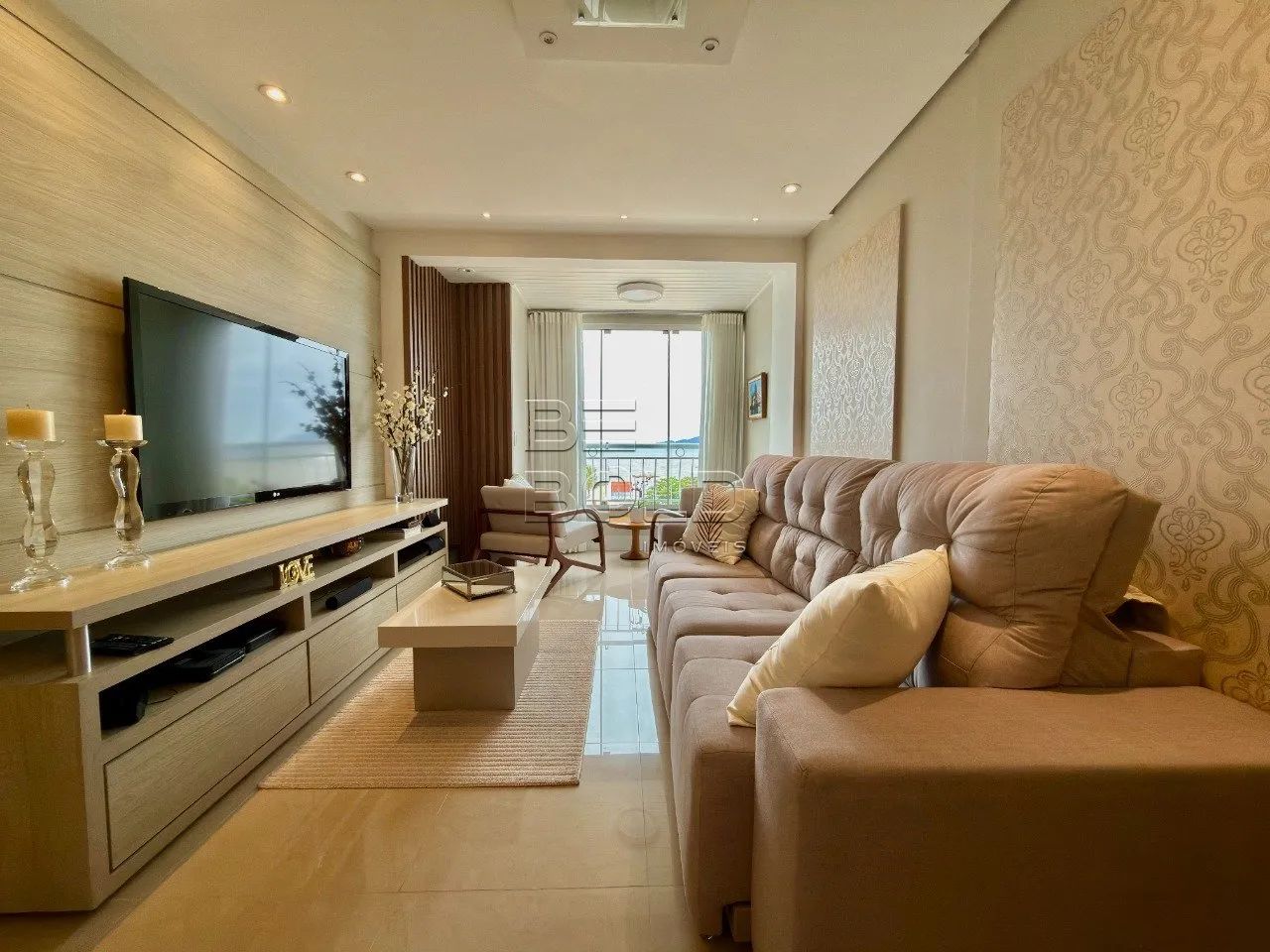 Apartamento vista mar 2 dormitórios em Coqueiros