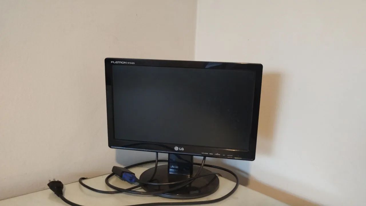 Monitor 15 polegadas LG + adaptador HDMI