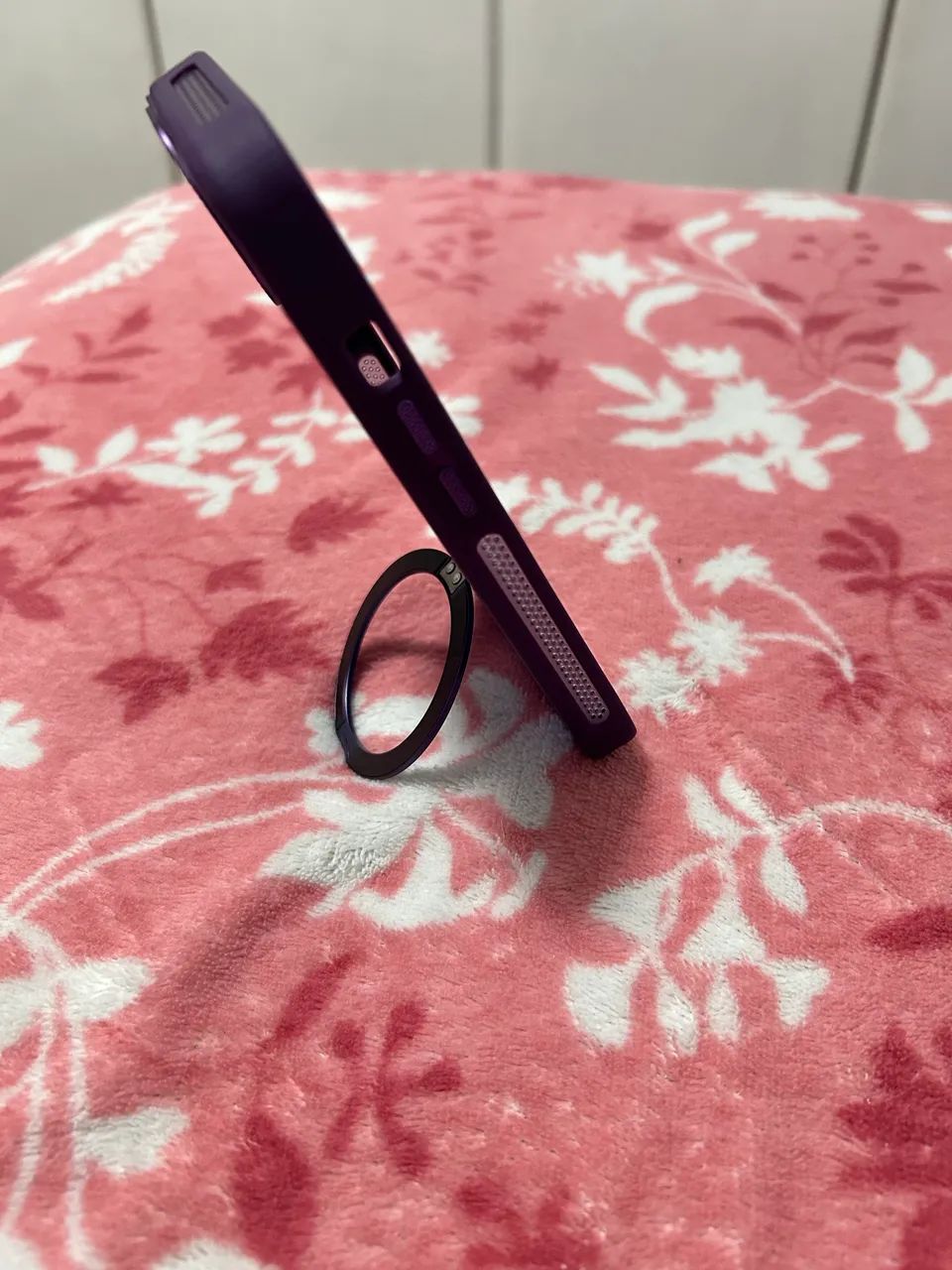 Capinha iphone 14 - com suporte - Foto 3