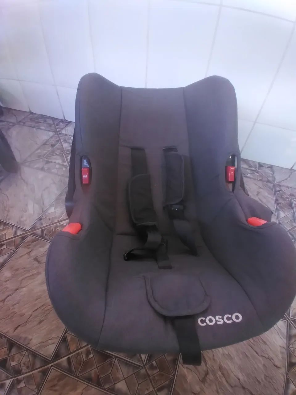 Vendo bebê conforto Cosco e acompanha capa e almofadas  - Foto 2