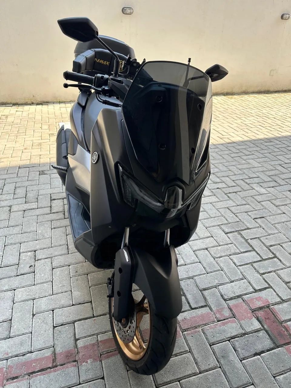 Yamaha NMax 160 connected 