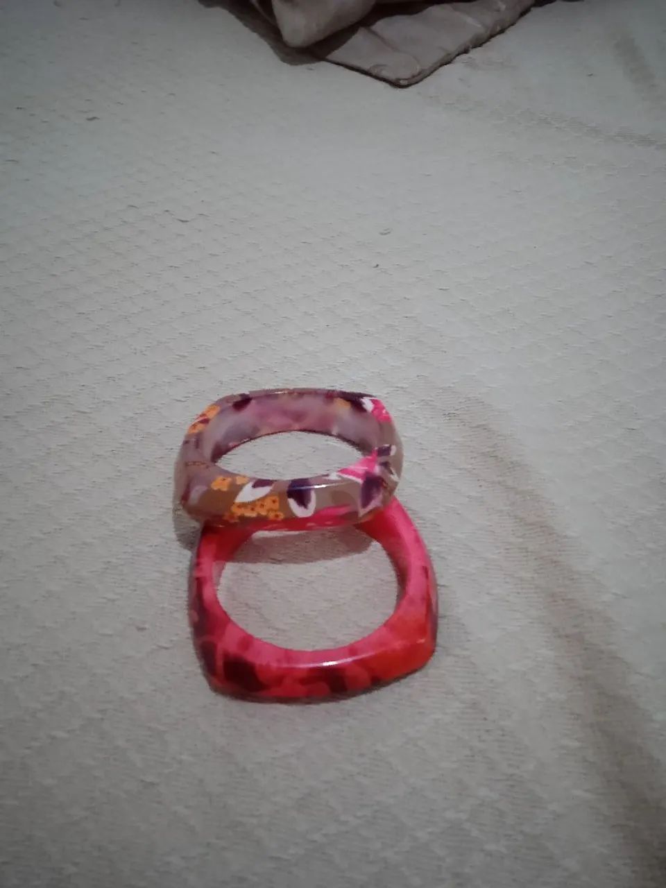 Pulseira em acrílico floral - Foto 2