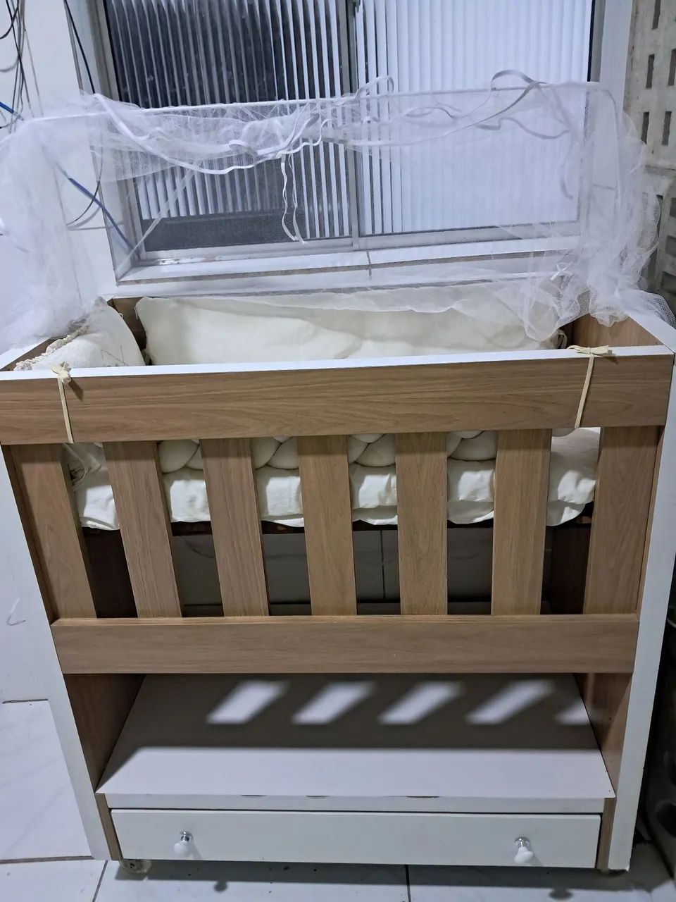 Mini berço em madeira completo - Foto 2