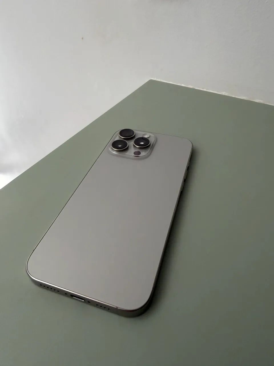 Vendo iPhone 16 pro Max estado de novo com caixa - Foto 5