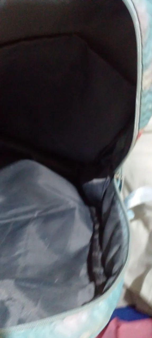 Mochila semi nova bem grande  - Foto 4