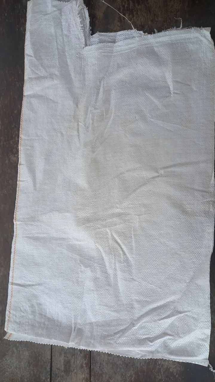 Vende-sa saco de friba 1,00 