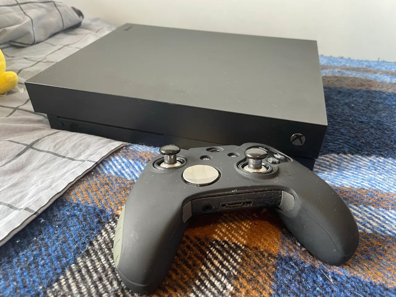 Xbox One X 1TB