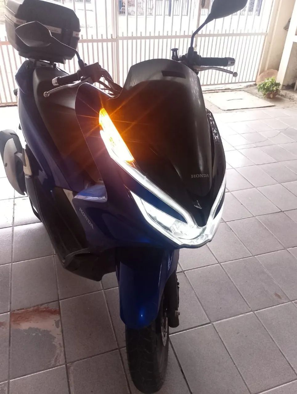 Honda PCX com km baixíssimo  - Foto 2