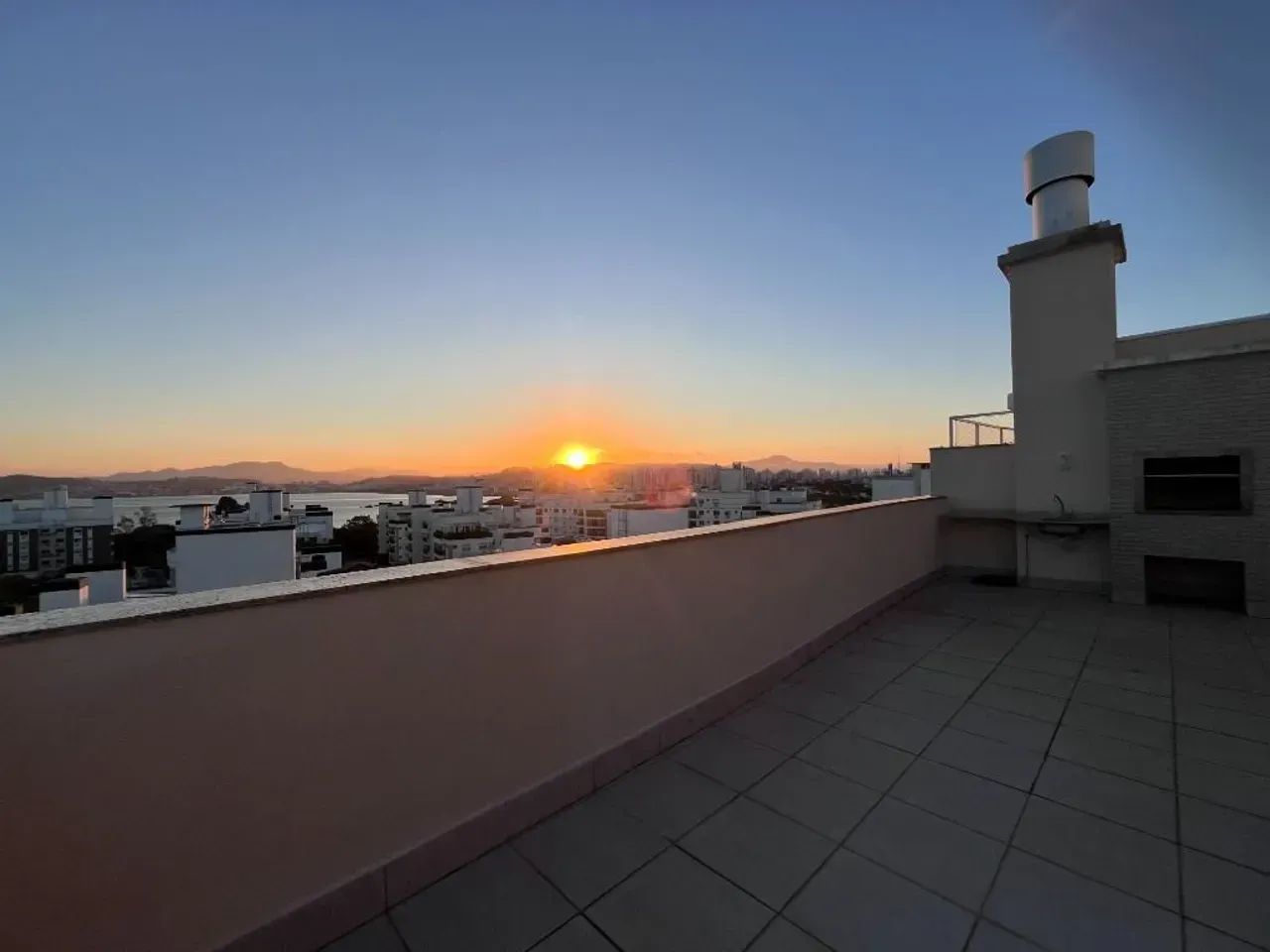 Imóvel para venda tem 210 metros quadrados com 4 quartos em Abraão - Florianópolis - SC
