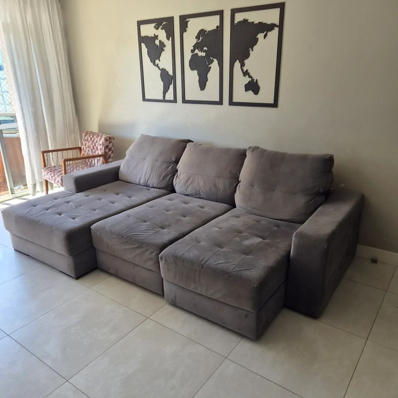 Sofá retrátil cinza de 3 lugares - R$-600,00