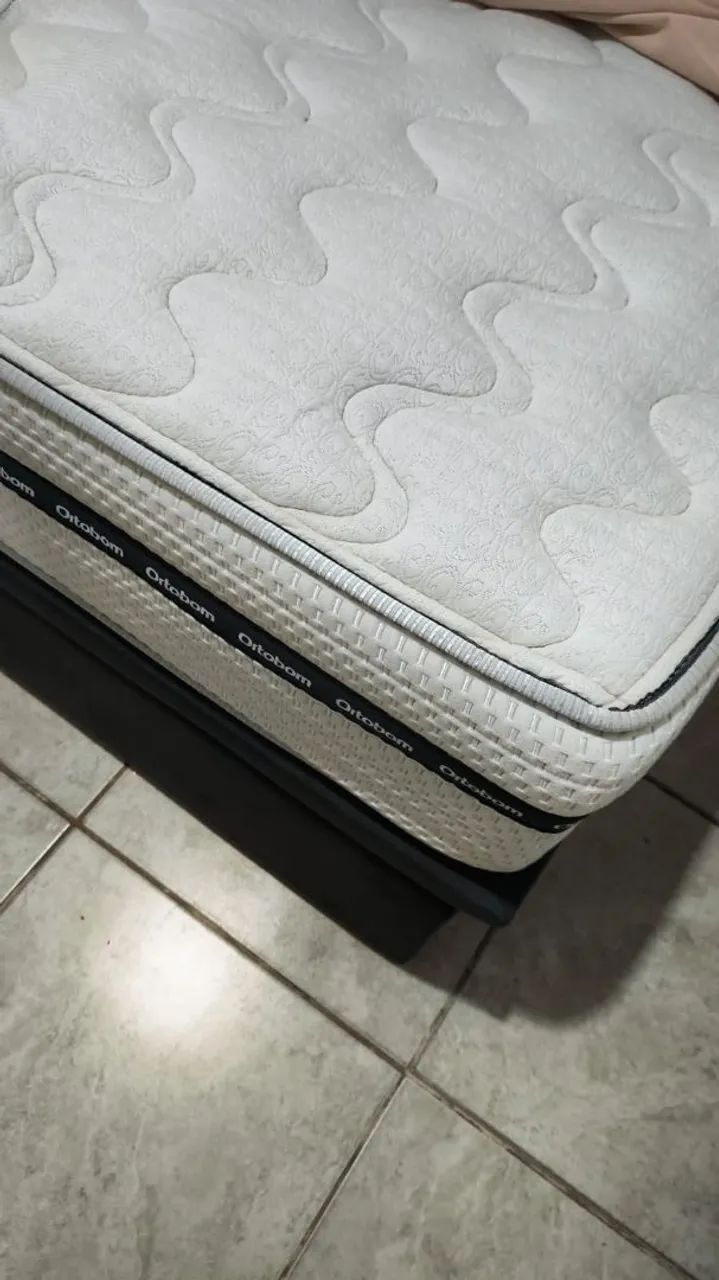 Cama Box gom colchão 