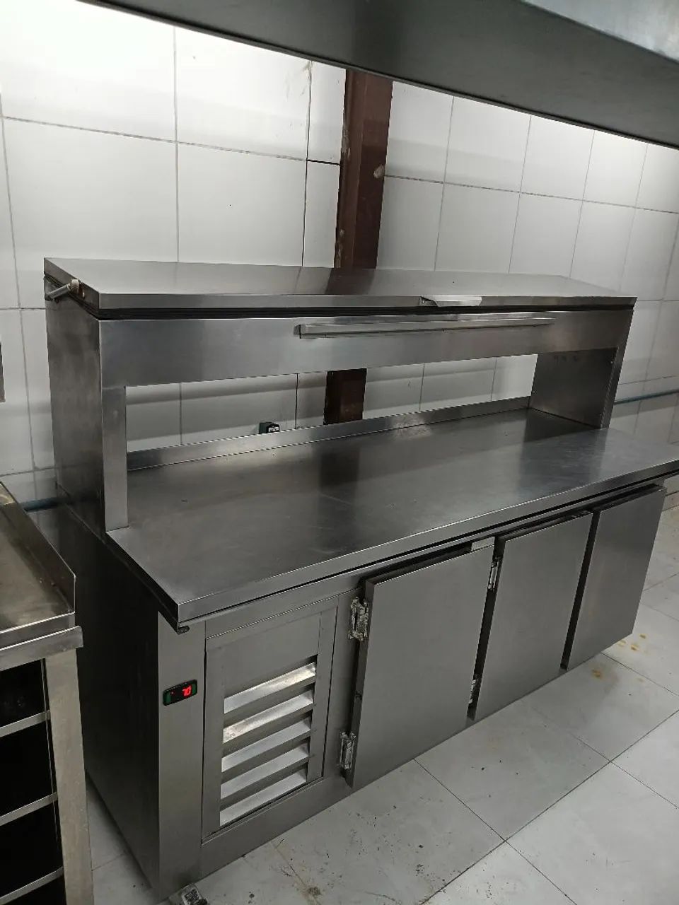 Mesa balcão refrigerado com condimentadora refrigerada  - Foto 2