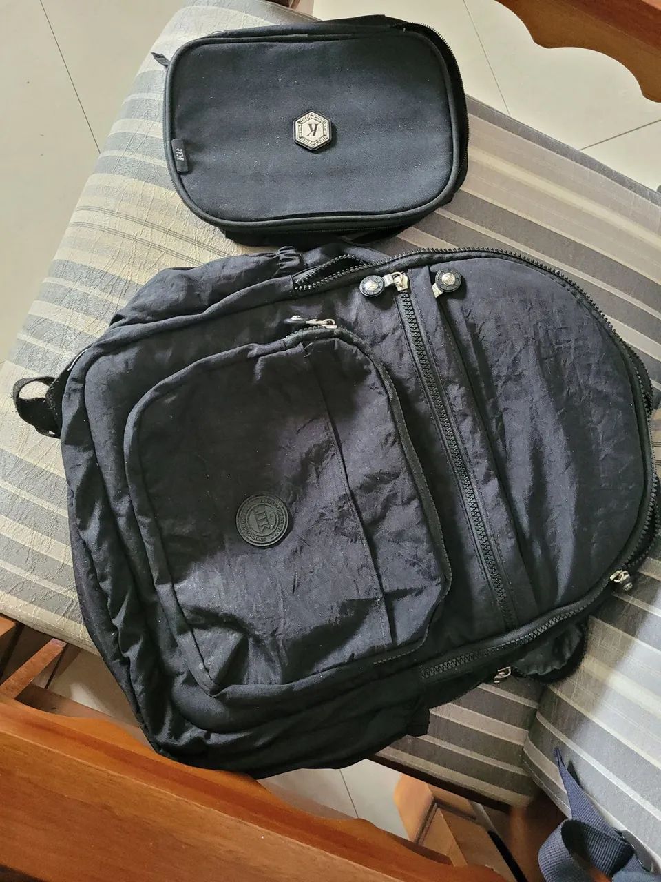 Mochila juvenil preta com estojo - Foto 5