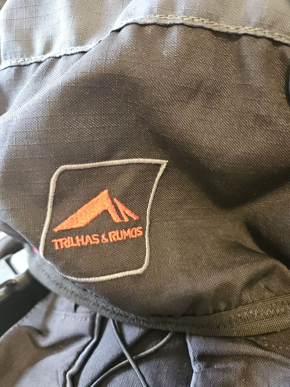 Mochiila Trilhas e Rumos Crampom 60 Litros