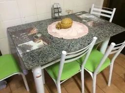 Mesa de jantar + 4 cadeiras