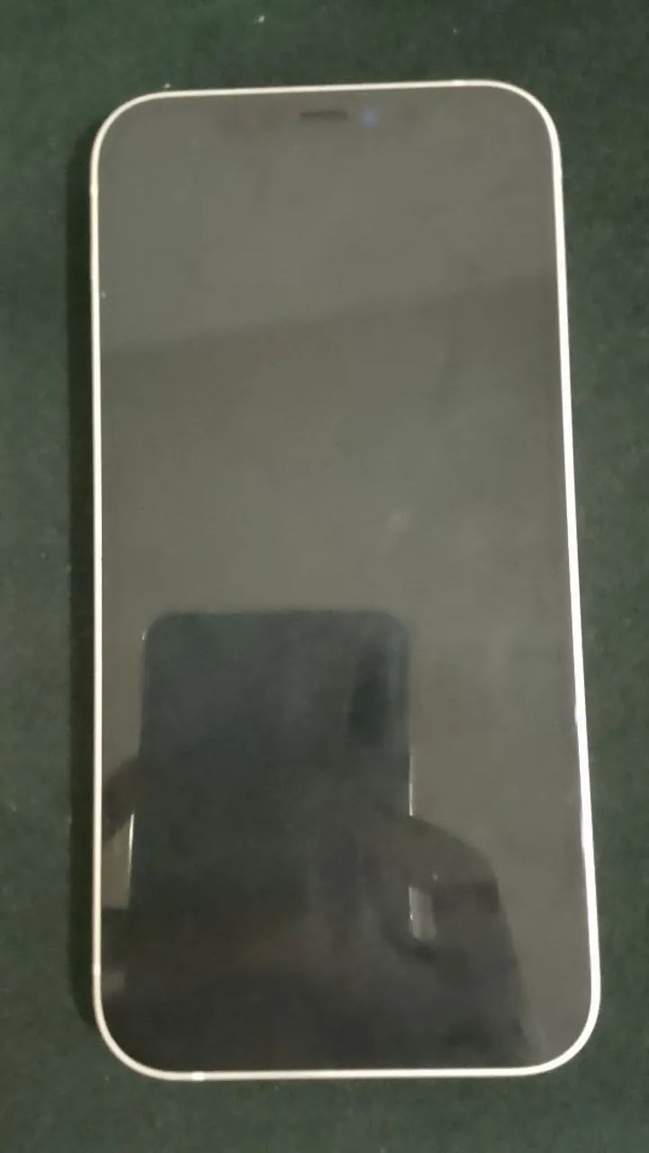 Celular iPhone 12 muito novo mesmo nunca foi aberto passar o dia inteiro carregado muito  - Foto 3