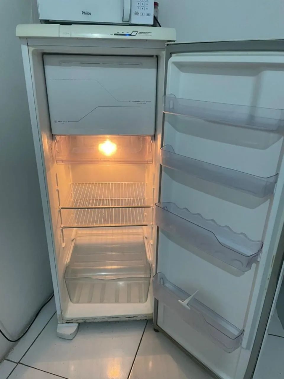 Geladeira Electrolux com Controle de Temperatura 240L - Branca - 110V ...