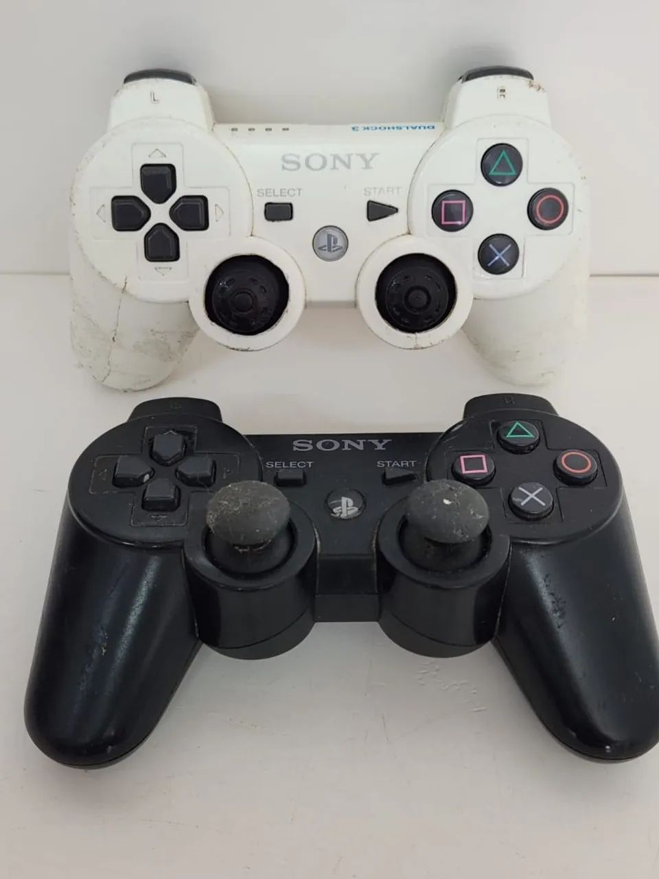 2 Controles de  PS3 no Estado 