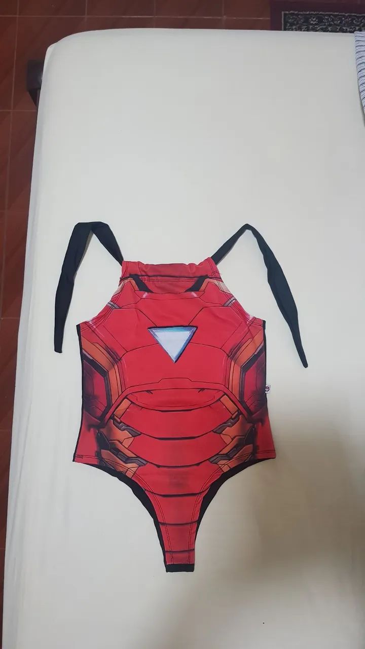 2 lindos bodys/maiôs com estampas de conchas, mulher de ferro e regata hawana de Carnaval  - Foto 4