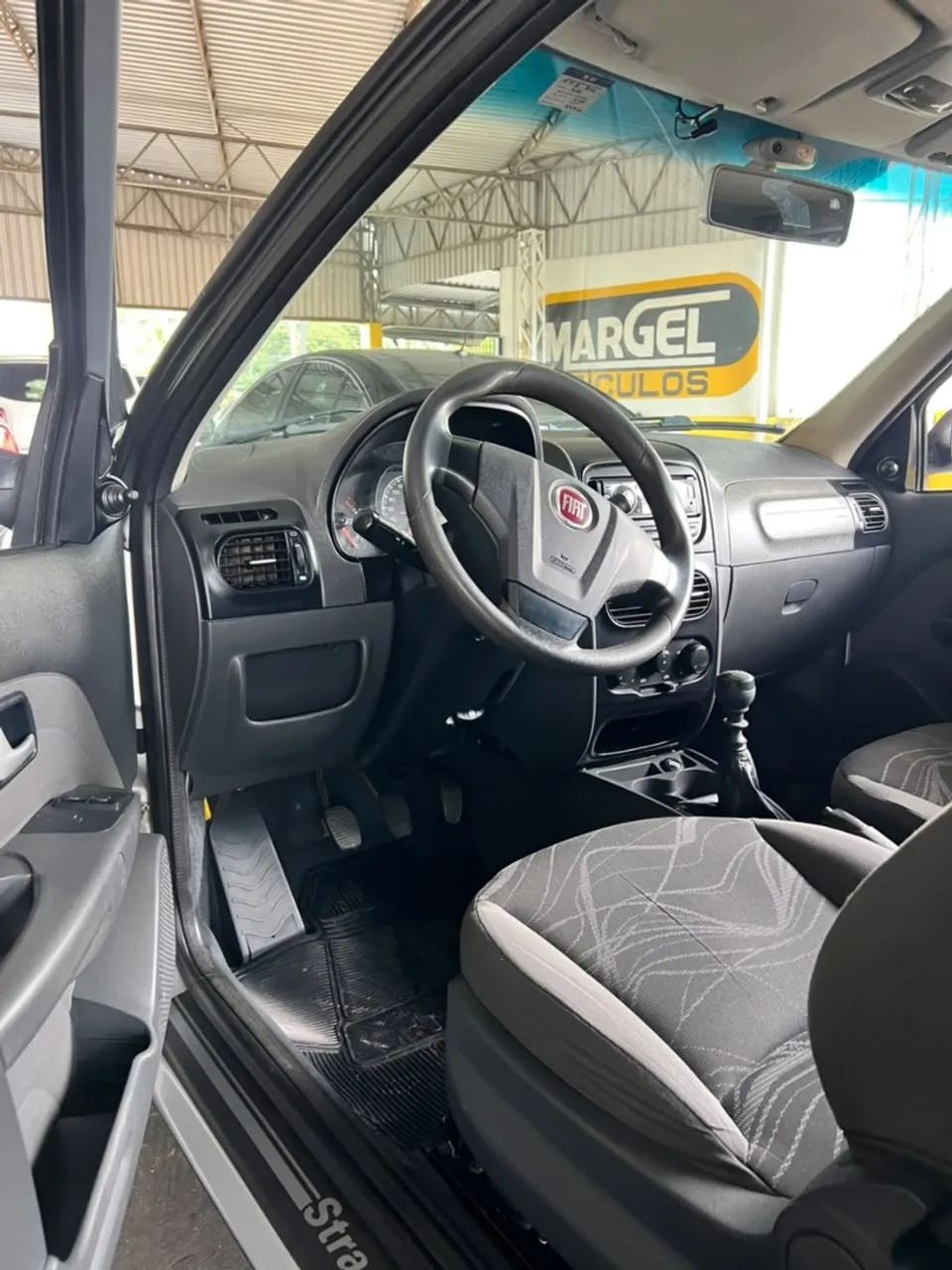 Fiat Strada Adventure1.8/ 1.8 Locker Flex CD 2015 - Foto 4