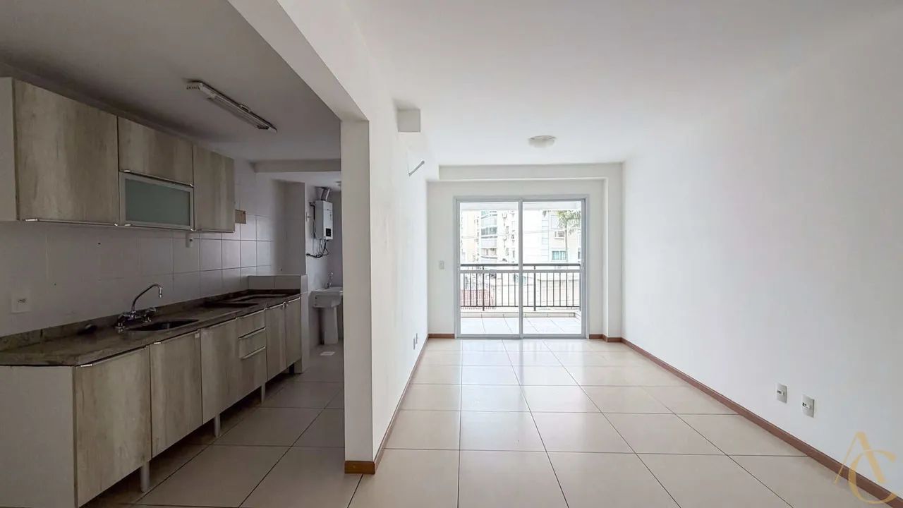 Apartamento para alugar - 3 quartos sendo 1 suíte e demi-suíte - Abraão | Florianópolis/SC