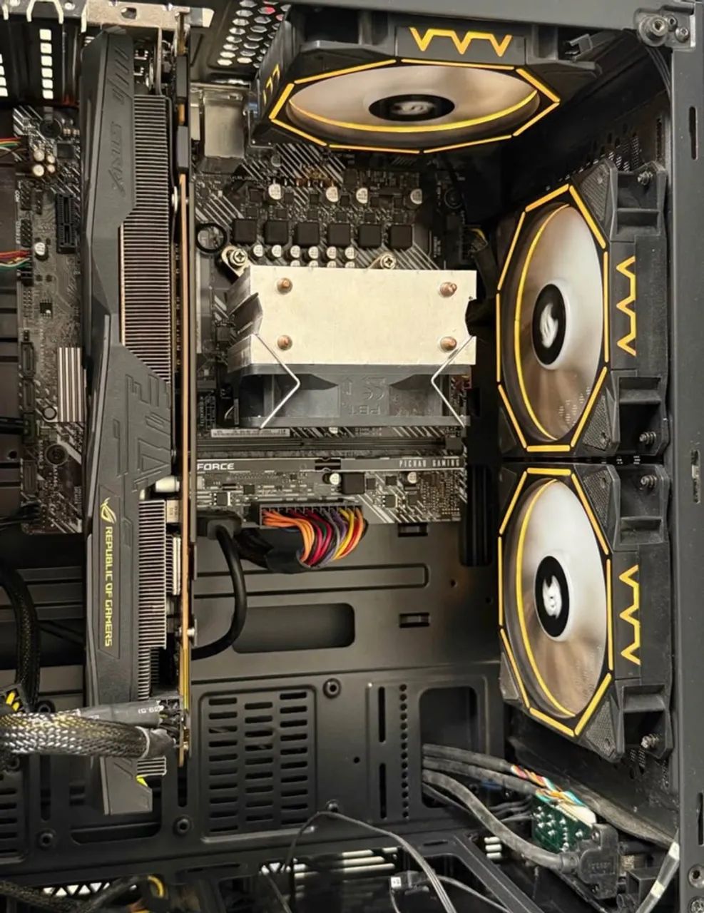 Computador e monitor gamer 