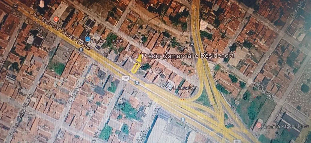 Vendo prédio comercial e residencial, na Av. Tomaz Landim, em Natal/RN