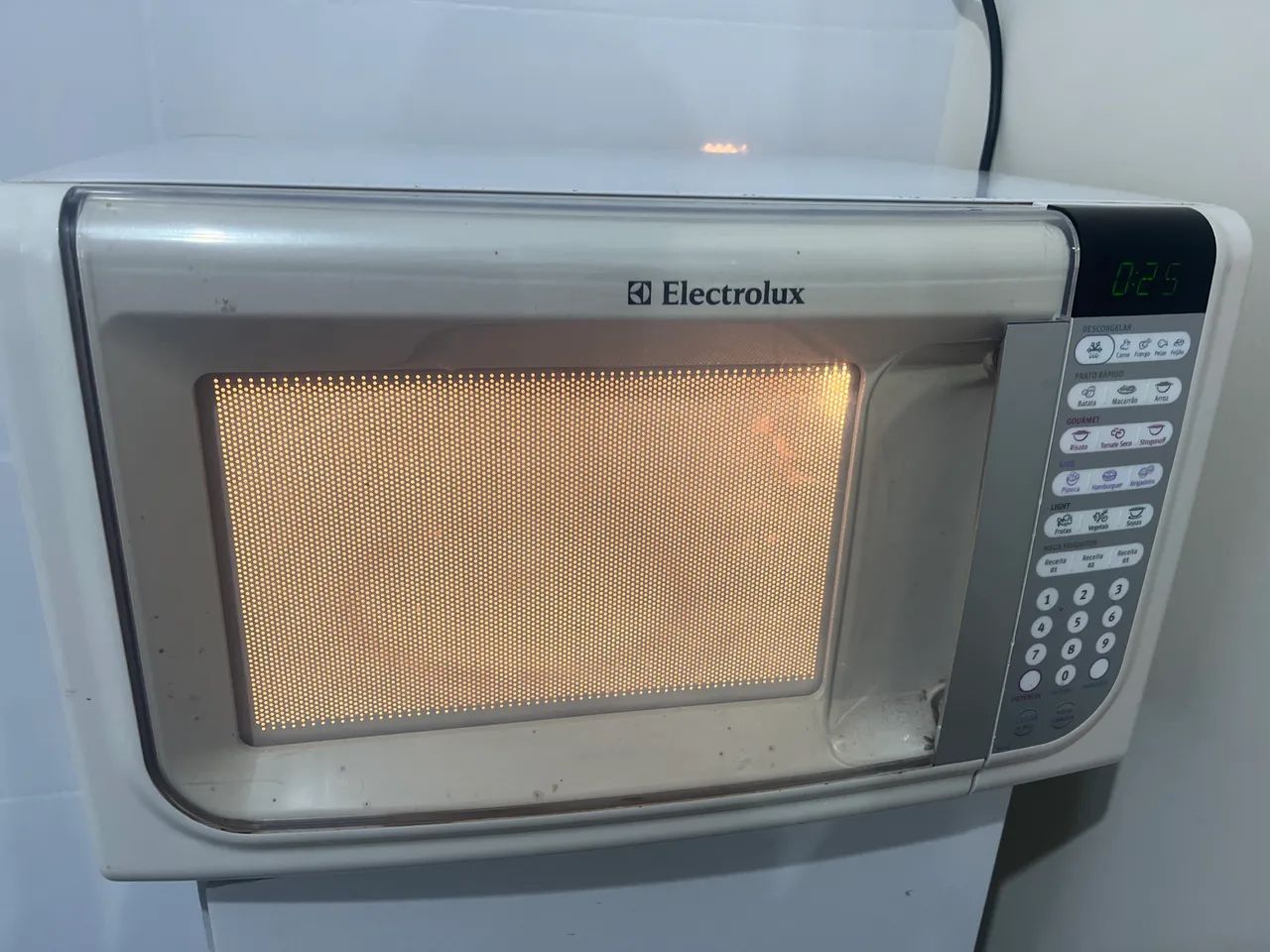 Microondas Electrolux com defeito - Foto 4
