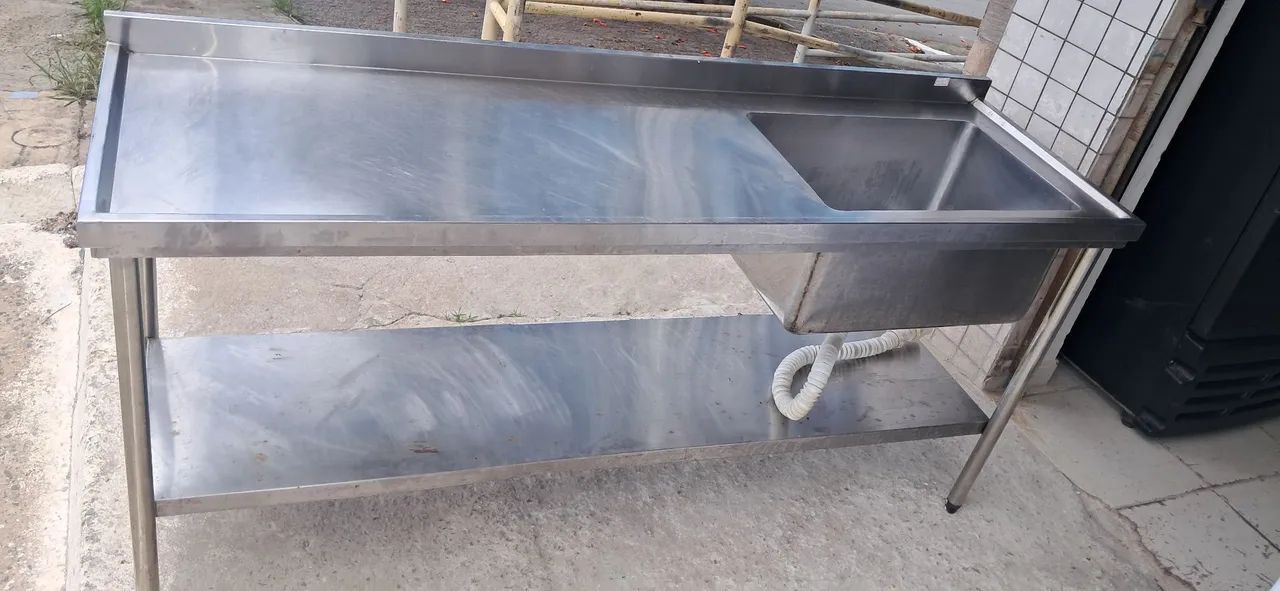 Vendo bancada inox com pia bem conservada - Foto 3