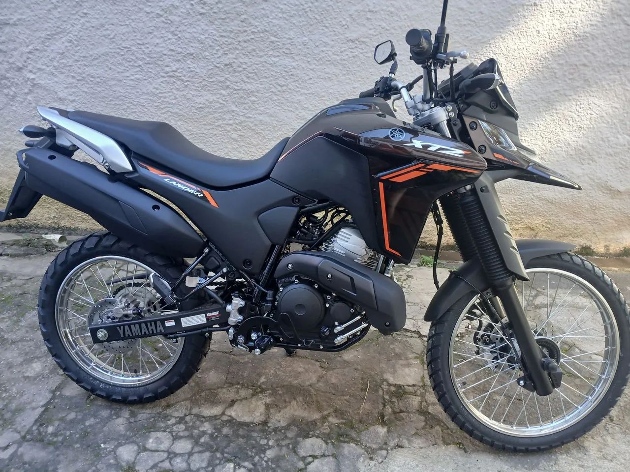 Vendo lander  zerada 