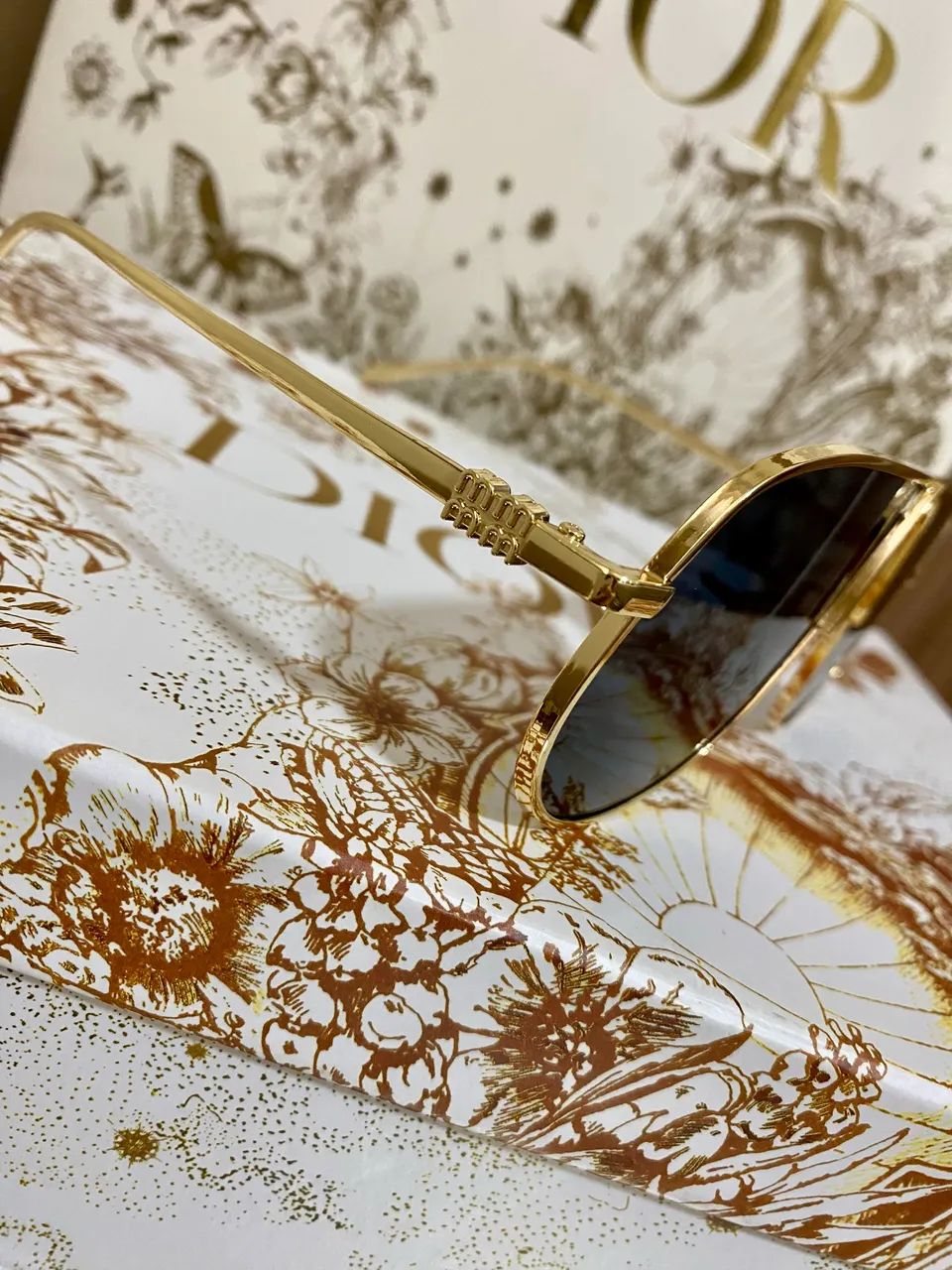 Óculos de sol preto Miu Miu  - Foto 2