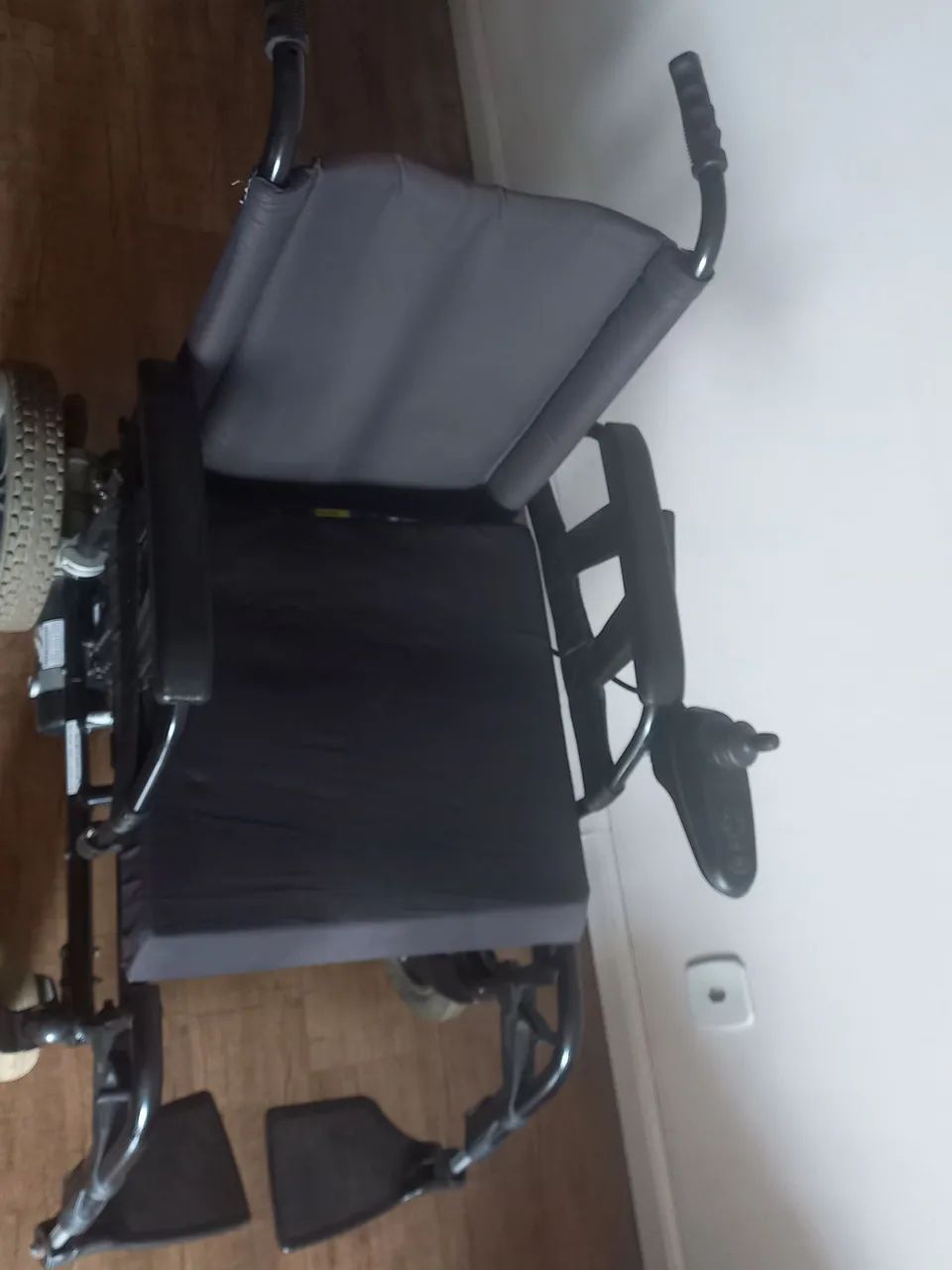 Cadeira de rodas motorizada  - Foto 3