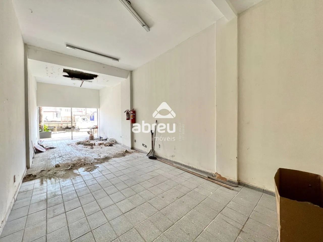 Excelente oportunidade de alugar uma loja (n°09),no Edificio Cecom, localizada na Avenida  - Foto 4