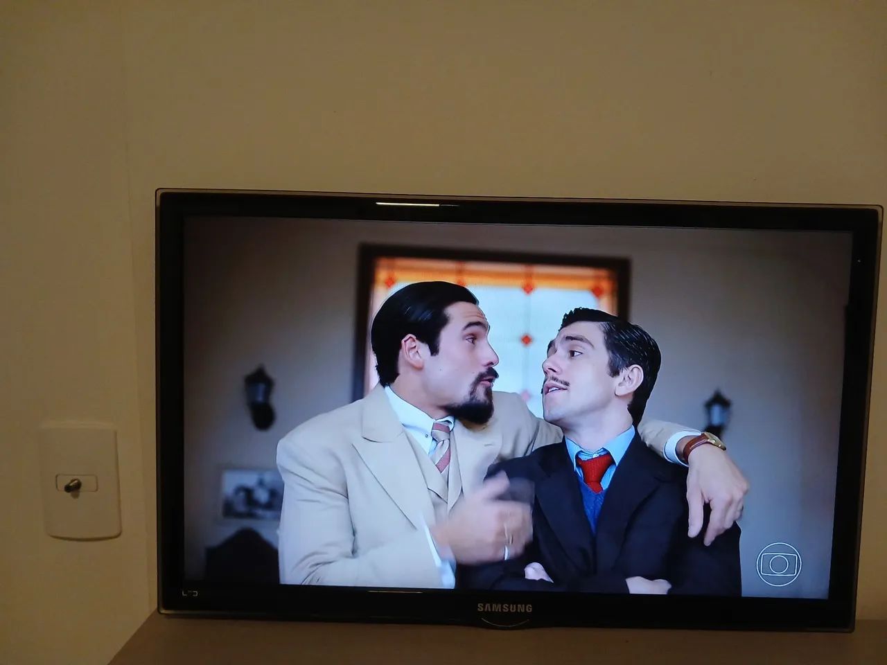 VENDO TV DE LED SAMSUNG 27 POLEGADAS COM CONVERSOR DIGITAL EMBUTIDO 