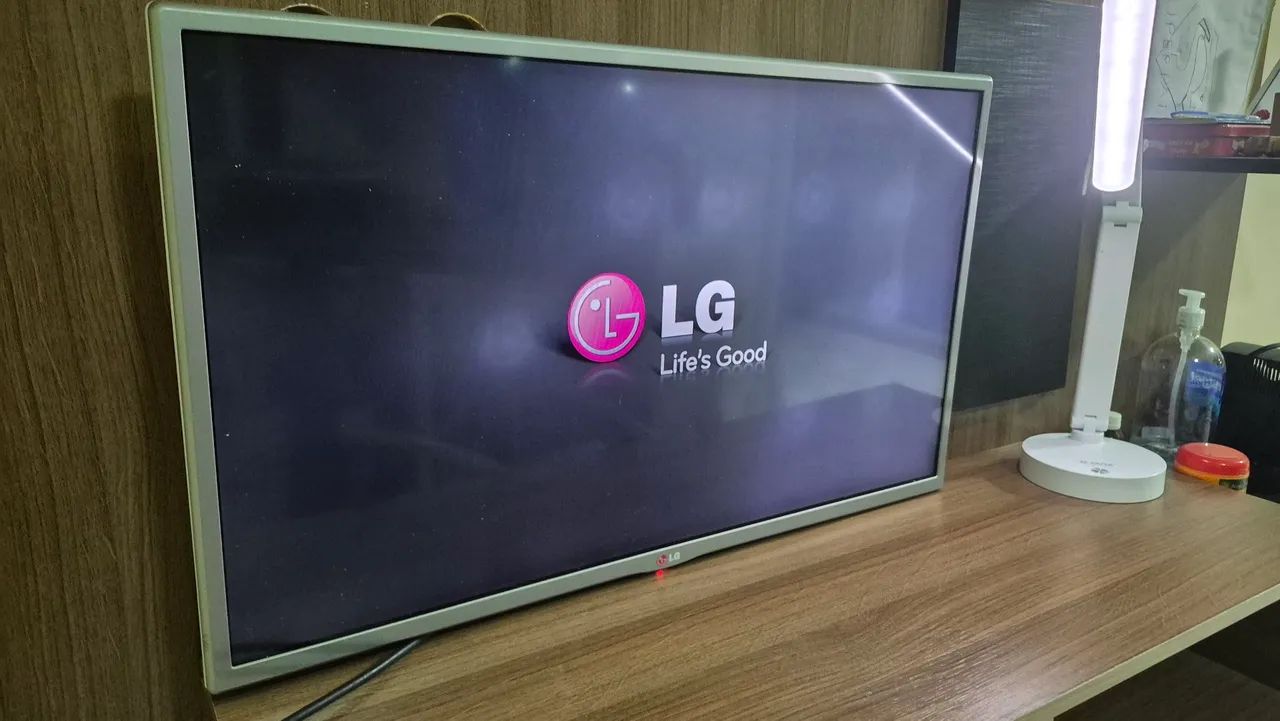 TV LG 32' LED DIGITAL BRANCA - Foto 2