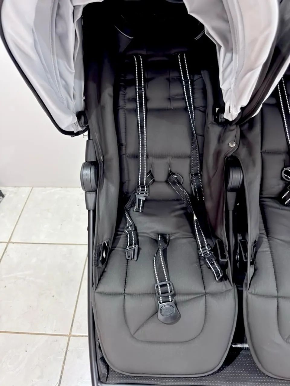 Carrinho de bebê duplo g êmeos valco importado EUA - Foto 2