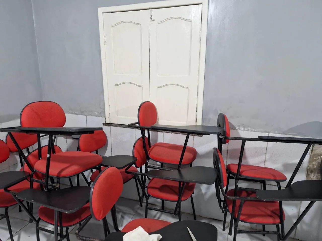 CADEIRAS ESCOLARES UNIVERSITÁRIAS 