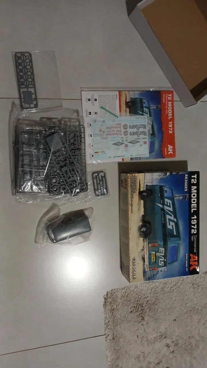 Kit de plastimodelismo em escala 1/35 do AK Interactive T2 Model 1972 Commercial Van - Foto 5