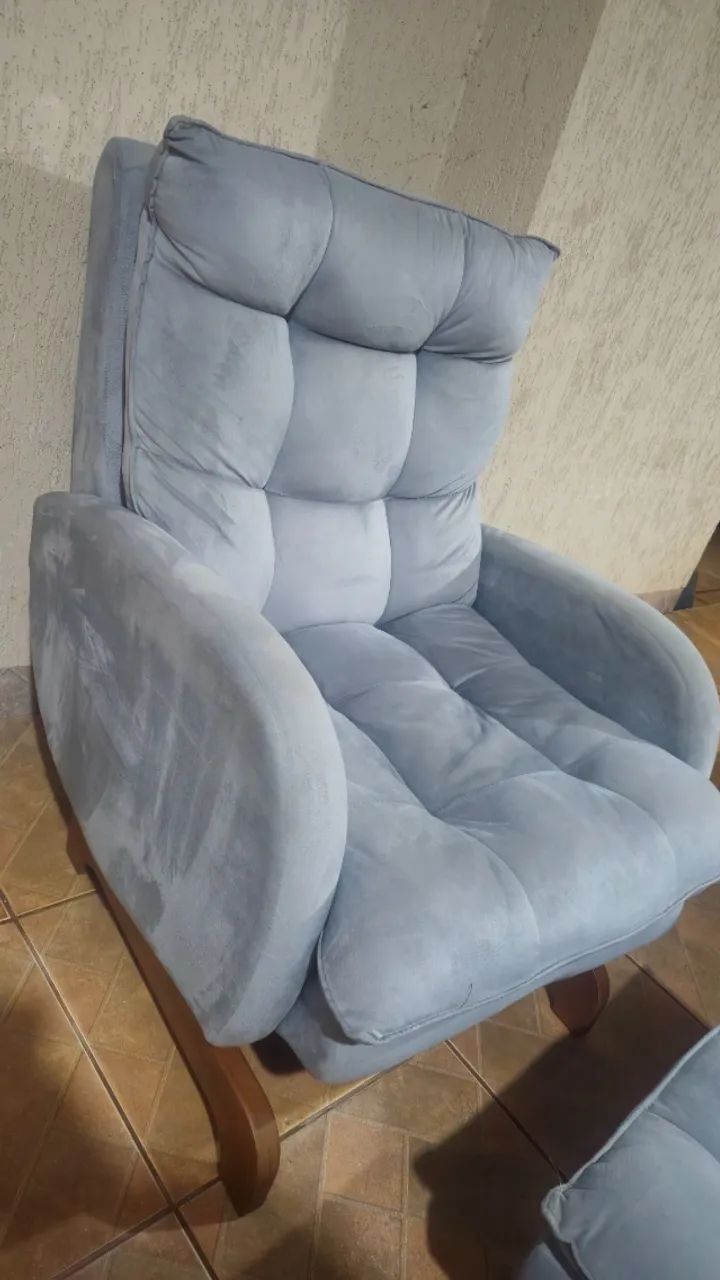 Poltrona de amamentação com balanço e descanso de pé.  - Foto 2