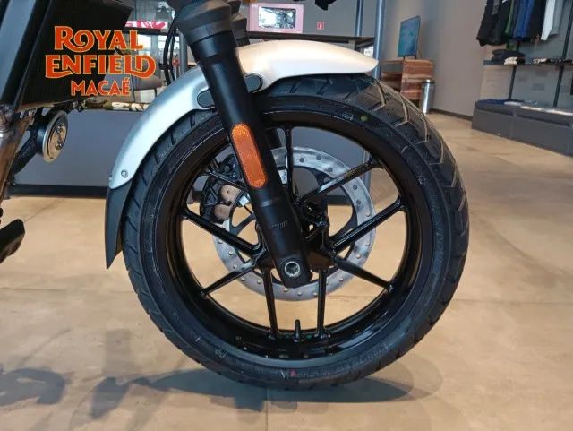 ROYAL ENFIELD GUERRILLA 450cc - SMOKE SILVER 2026 - ZERO KM  Sinta o poder  - Foto 3