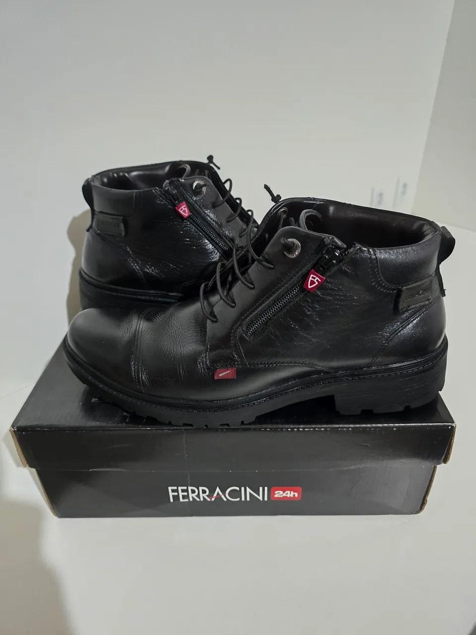 Bota Ferracini em couro legítimo tamanho 41