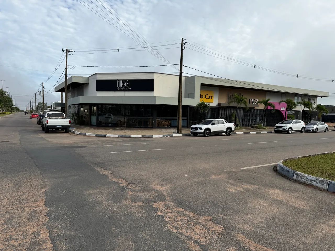 Alugo sala comercial esquina Ville Roy na lateral do Garden Shopping