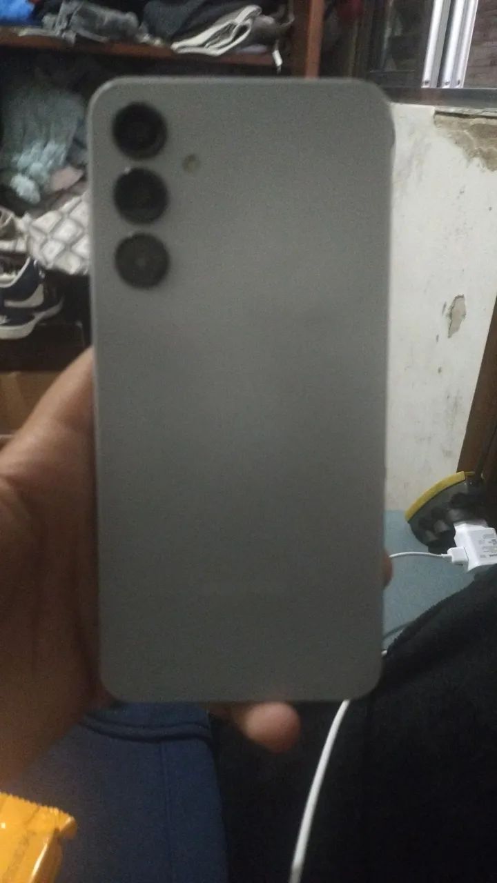 Vende-se celular quebrado 