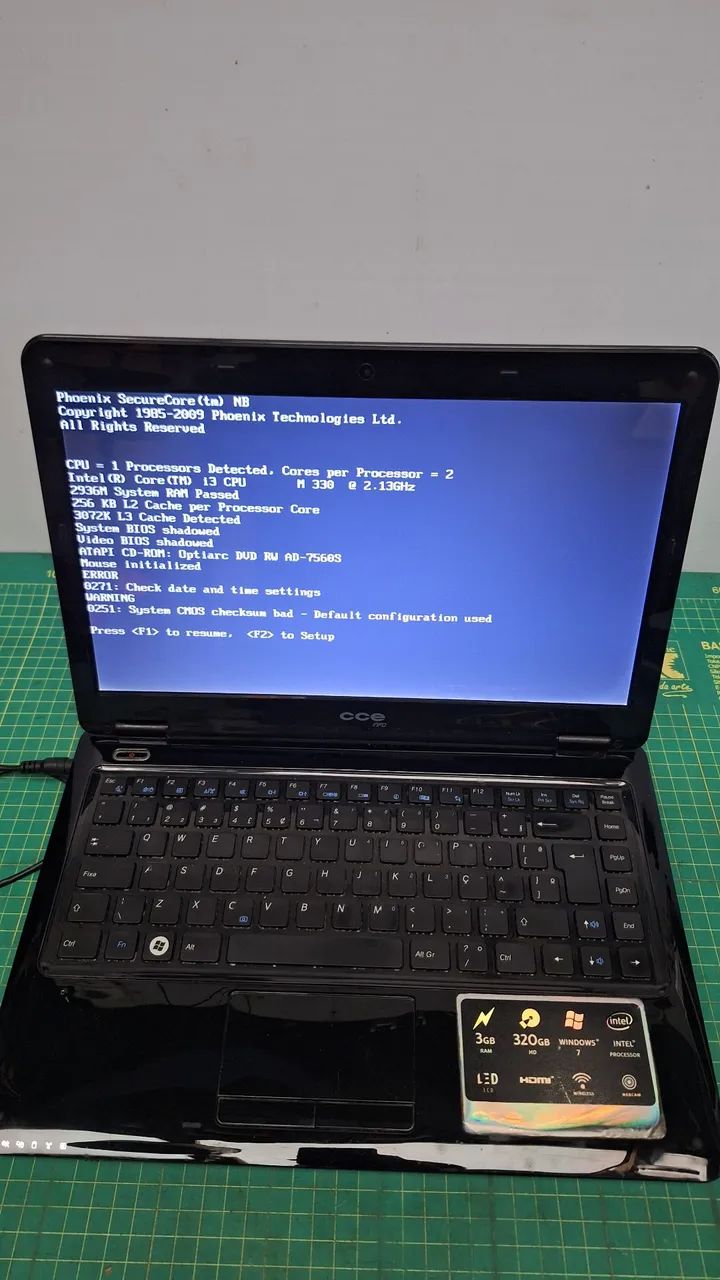 Notebook core i3 + 3 GB RAM  *leia*
