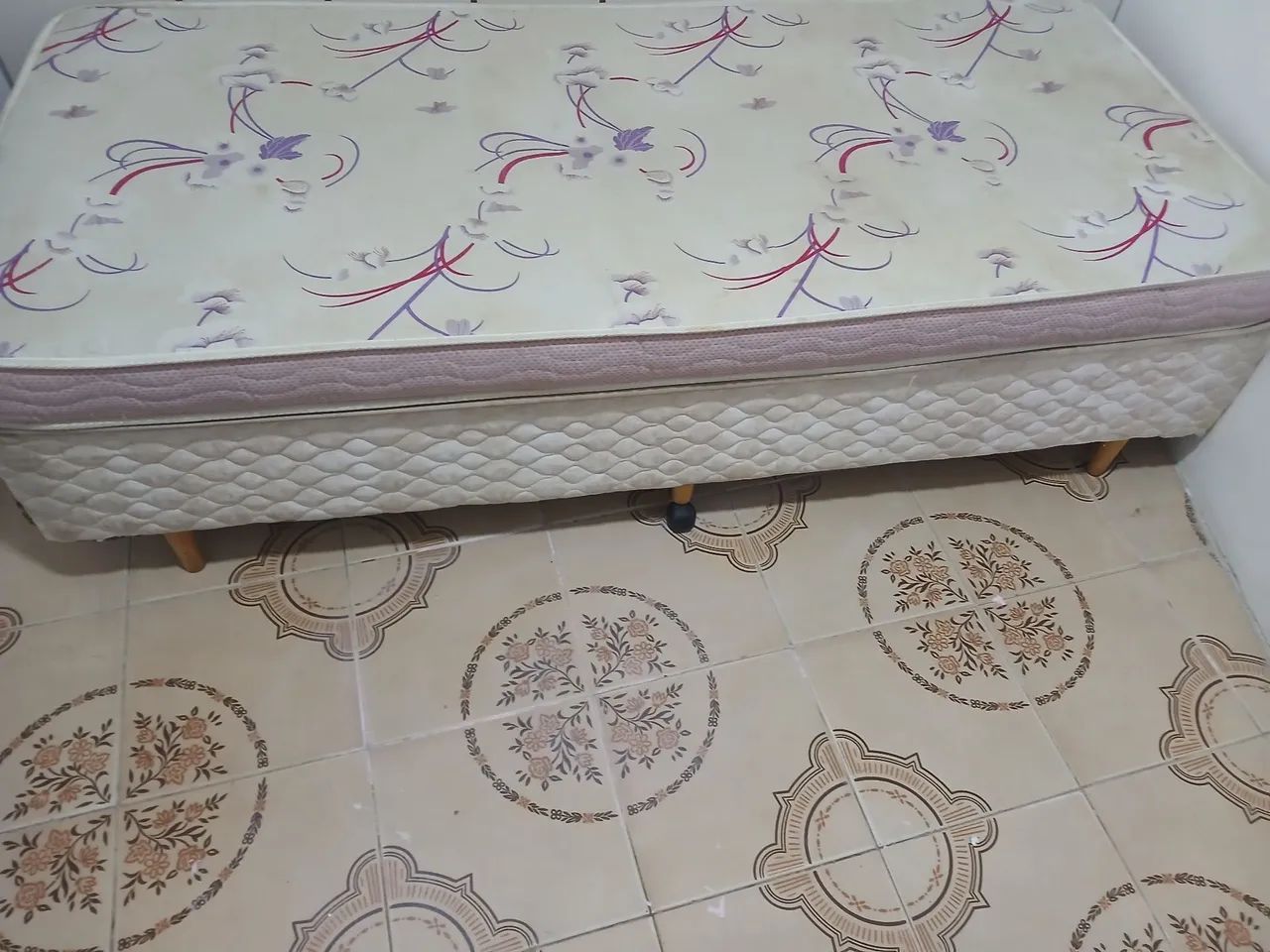 Cama box solteiro com colchão 