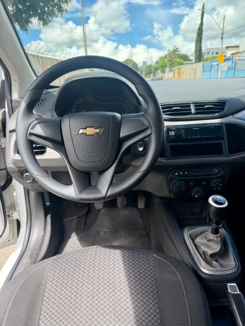 Chevrolet Onix JOY Hatch 1.0 8V Flex Mec. 4P 2019 - Foto 4