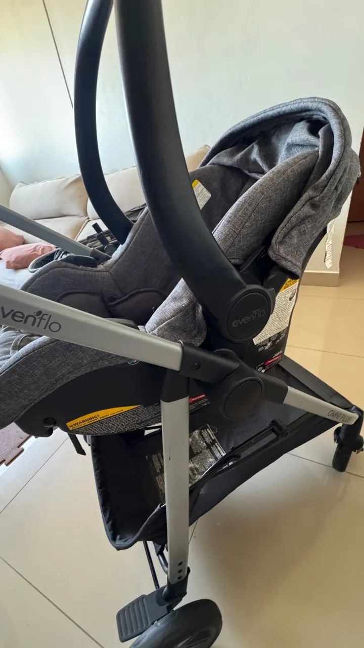 Carrinho de bebê com bebê conforto e base para carro  - Foto 4