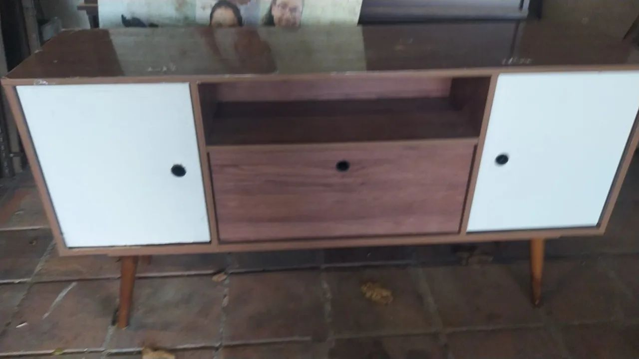 Rack Aparador Retrô com Pés Palito - Ideal para TV e Sala de Estar