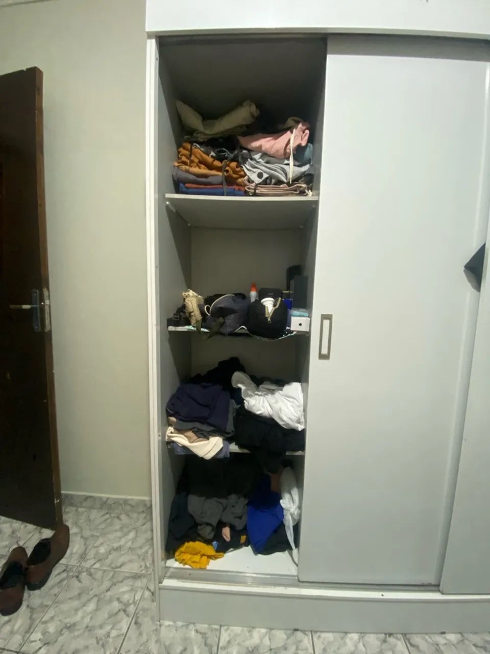 Guarda roupa 3 portas com espelho - Foto 4