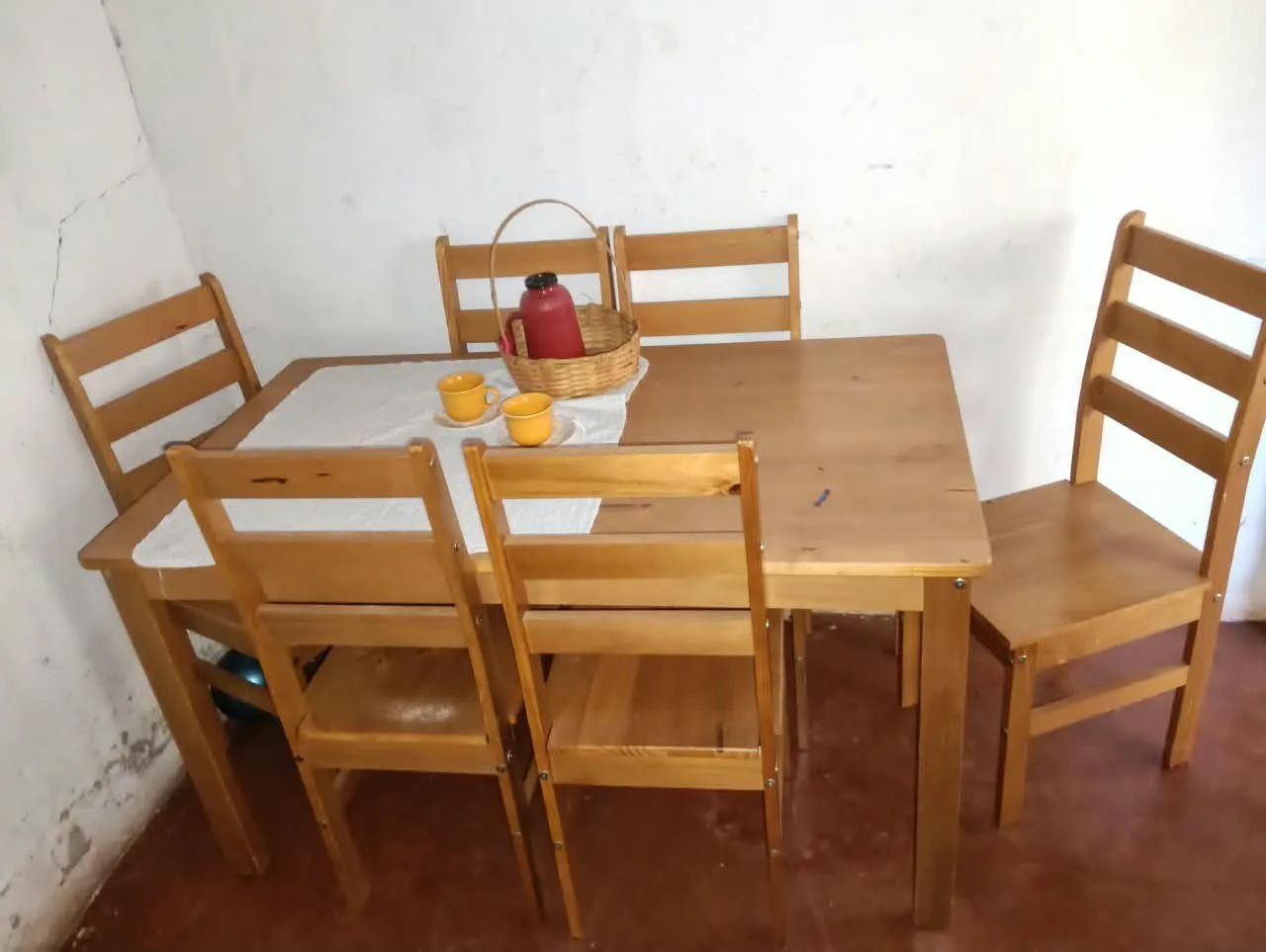 Vende-se mesa de jantar com 6 cadeiras semi nova - Foto 3